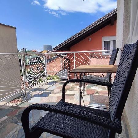 Apartament Udoban Stan Sa Terasom U Mirnom Okruzenju Zagrzeb Zewnętrze zdjęcie