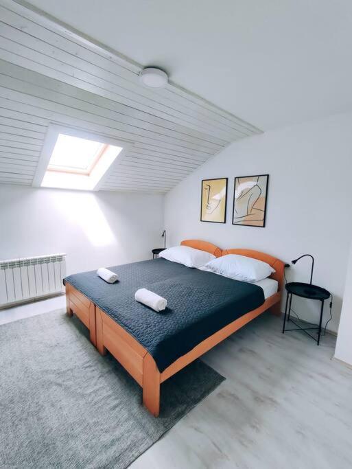 Apartament Udoban Stan Sa Terasom U Mirnom Okruzenju Zagrzeb Zewnętrze zdjęcie