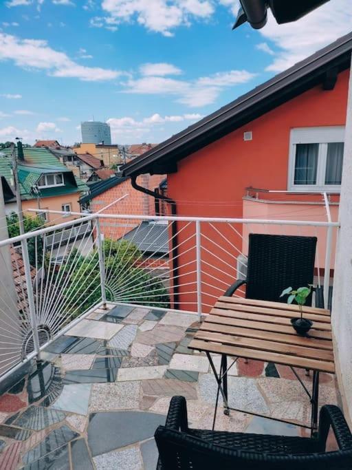 Apartament Udoban Stan Sa Terasom U Mirnom Okruzenju Zagrzeb Zewnętrze zdjęcie