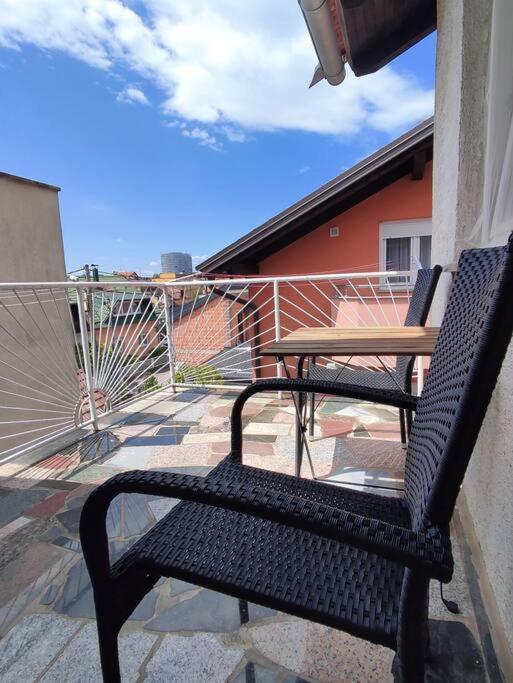 Apartament Udoban Stan Sa Terasom U Mirnom Okruzenju Zagrzeb Zewnętrze zdjęcie