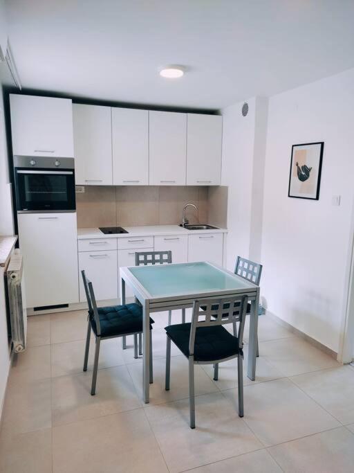 Apartament Udoban Stan Sa Terasom U Mirnom Okruzenju Zagrzeb Zewnętrze zdjęcie